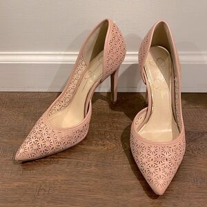 Pointed toe stiletto pump